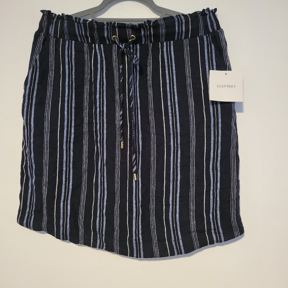 Ellen Tracy Stripe Paper Bag Skirt Elastic Waist in a size small